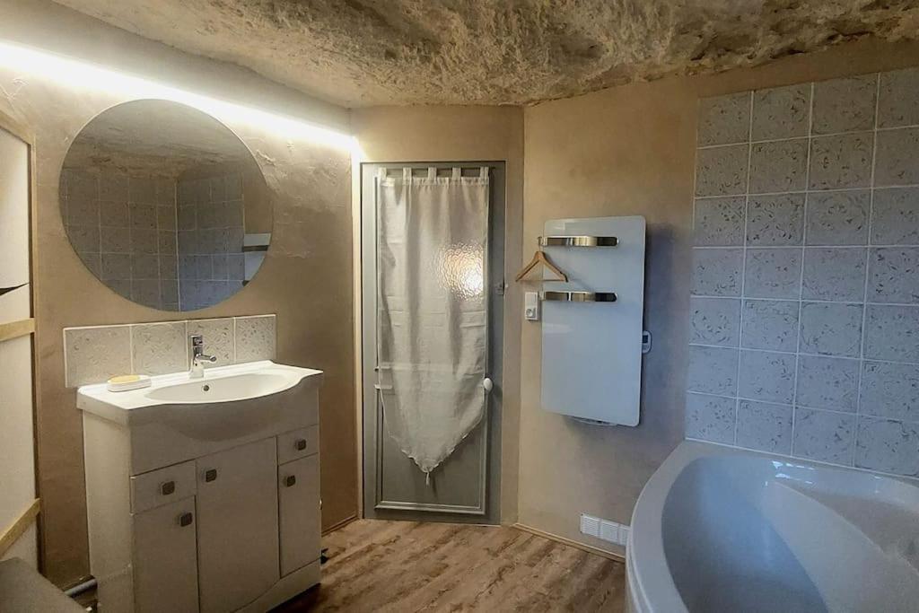Troglo Entre Caves Et Chateaux Montlouis-sur-Loire Exterior foto